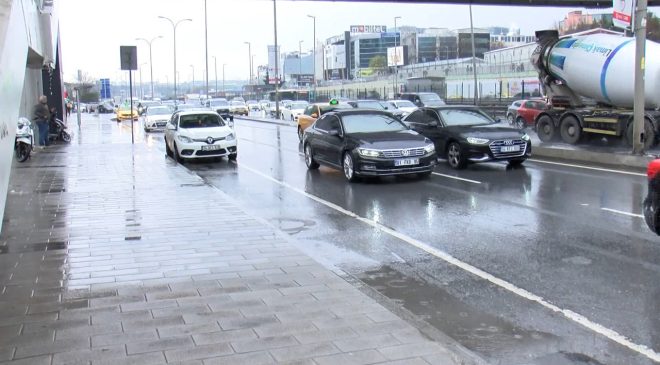İstanbul’da yağmur etkisiyle trafik yoğunluğu arttı