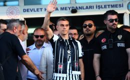 Beşiktaş’ın yeni transferi Trossard, İstanbul’a geldi